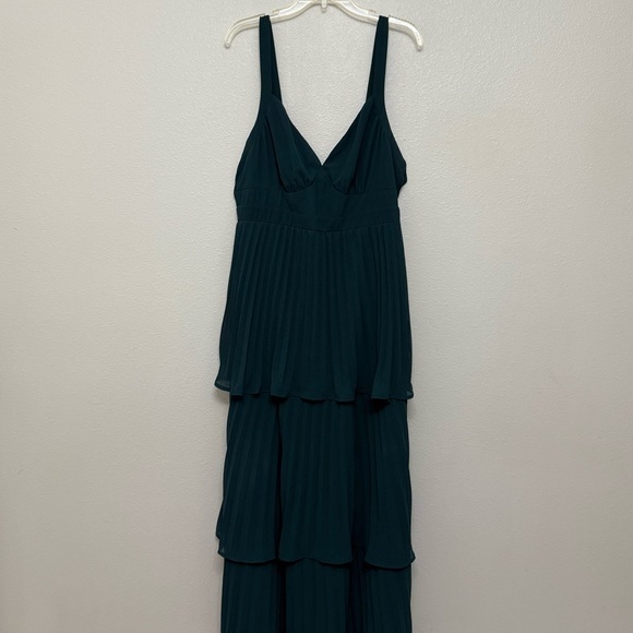 NEW Lulus Perfection Emerald Green Pleated Tiered Backless Maxi Dress Formal - Picture 6 of 9